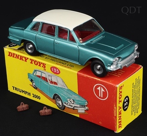 Dinky toys 135 triumph 2000 gg823 front