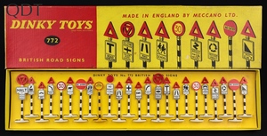 Dinky toys 772 british road signs gg833 front