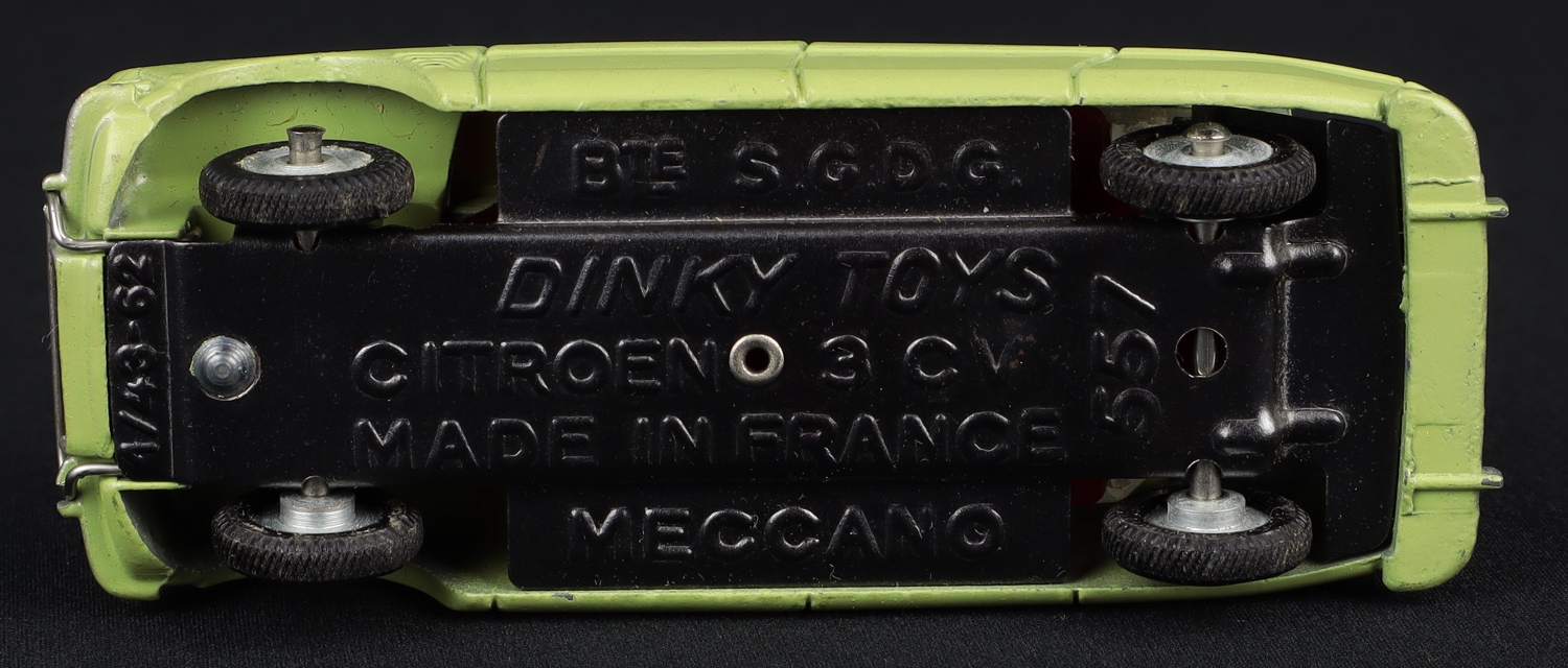 Dinky Toys No.557 Citroen Ami 6 diecast model car in a reproduction box Dinky Toys No.557 Citroen Ami 6 diecast model car in a reproduction box