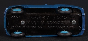 Dinky toys 40j austin somerset saloon hh694 base