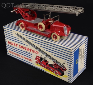 French dinky toys 899 delahaye turntable fire engine front