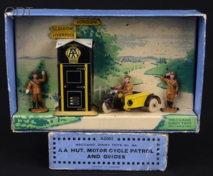 Dinky gift set 1 44 aa hut motor cycle patrol guides jj190 front