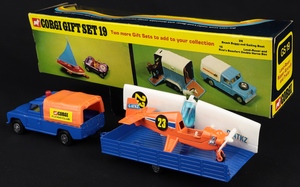 Corgi gift set 19 land rover nipper aircraft trailer jj242 back
