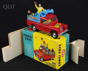 Corgi toys 487 chipperfields circus landrover parade vehicle jj283 front