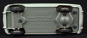 Corgi toys 207 standard vanguard iii saloon jj296 base
