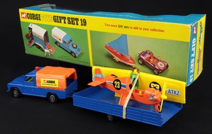 Corgi toys gift set 19 landrover nipper aircraft trailer kk52 back