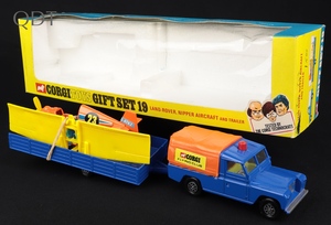 Corgi toys gift set 19 landrover nipper aircraft trailer kk52 front
