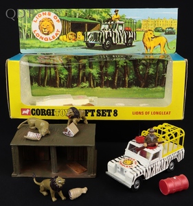 Corgi gift set 8 lions of longleat kk350 front