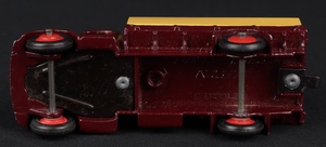 Dinky toys 413 austin covered wagon kk368 base