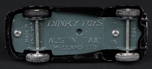 Dinky toys 254 austin taxi kk447 base