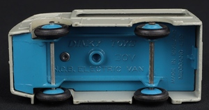 Dinky toys 490 express dairy van kk689 base