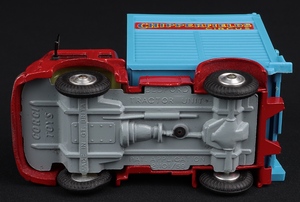 Corgi toys 503 chipperfields giraffes transporter kk744 base