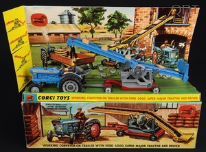 Corgi toys gift set 47 working conveyor trailer tractor kk790 front