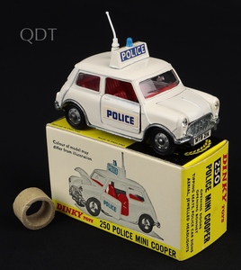 Dinky toys 250 police mini cooper ll88 front