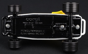 Corgi toys 259 penguinmobile ll169 base
