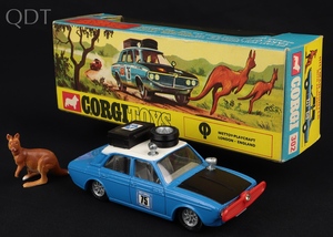 Corgi toys 302 hillman hunter kagaroo ll373 front