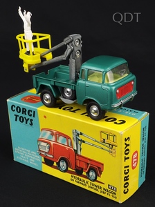Corgi 478 hydraulic tower wagon on forward control jeep fc 150 ll384 front