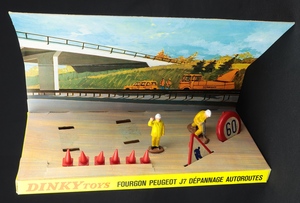 French dinky toys 570a peugeot j7 van autoroutes ll480 plinth