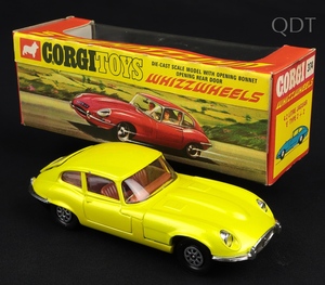 Corgi toys 374 5.3 litre jaguar v12 e type ll495 front