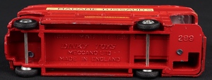 Dinky toys 289 routemaster bus madame tussaud's c353 base