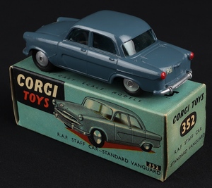 Corgi toys 352 raf staff car ll900 back