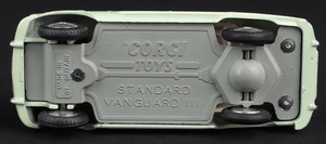 Corgi toys 207 standard vanguard ll902 base