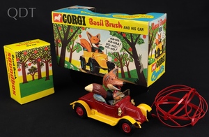 Corgi  toys 808 basil brush car ll951 front