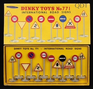 Dinky toys 771 1 international road signs ll998 front